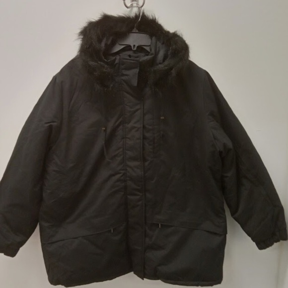 Tudor Court (Size Lg) Black Jacket, detachable faux fur hood & toggle buttons - Picture 5 of 11